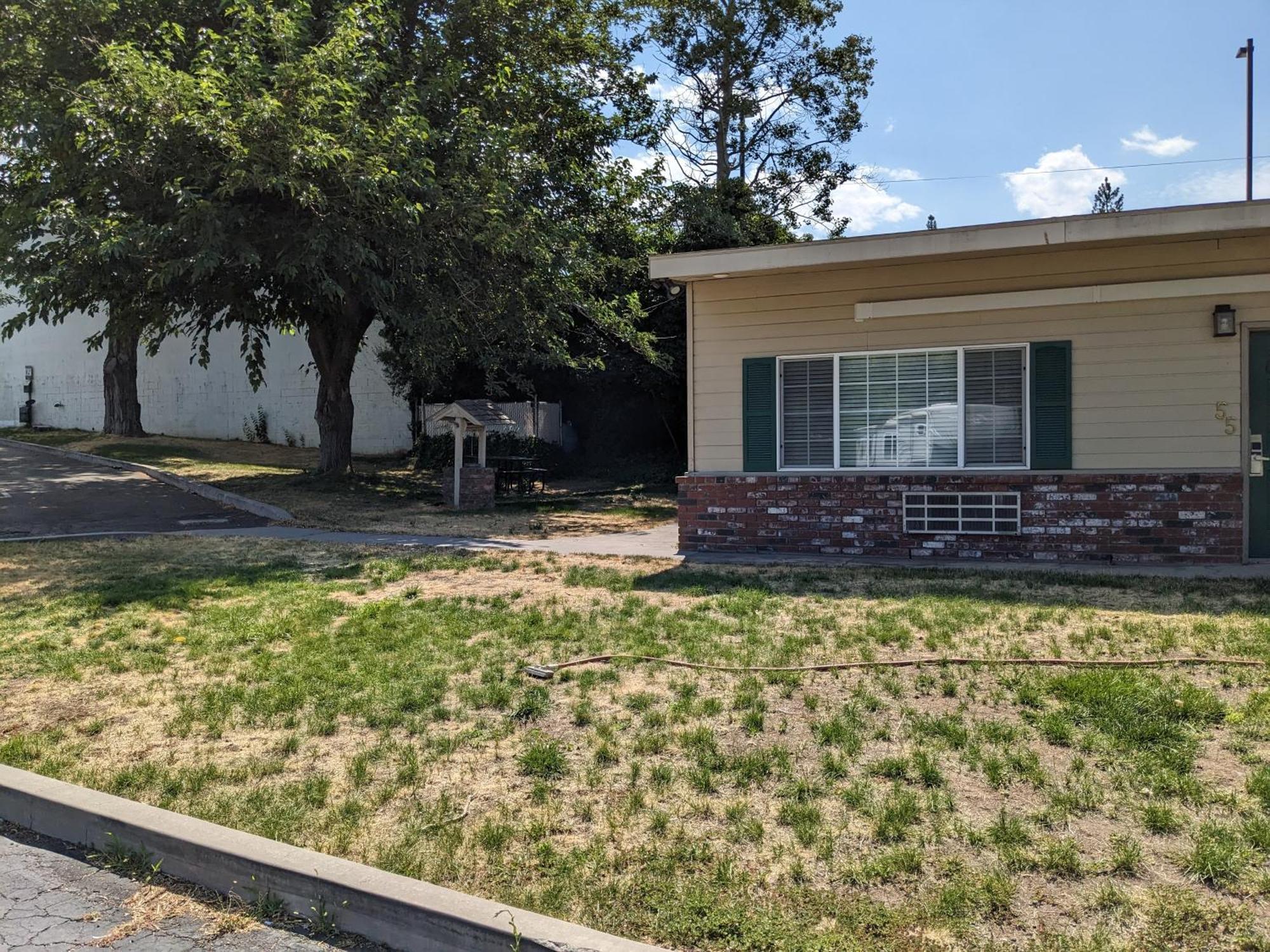 Hi-Lo Motel, Cafe And Rv Park Weed Exterior foto