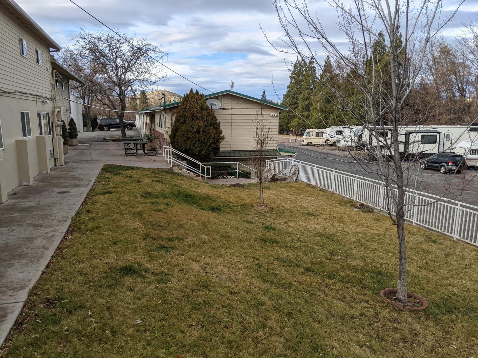 Hi-Lo Motel, Cafe And Rv Park Weed Exterior foto