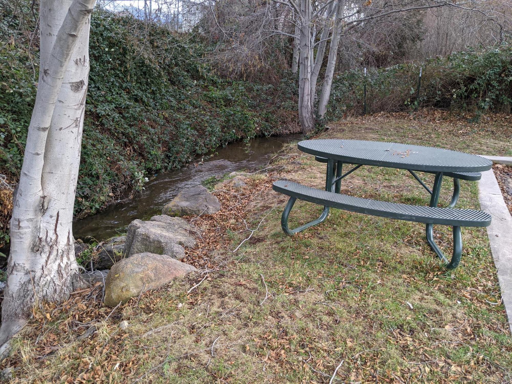 Hi-Lo Motel, Cafe And Rv Park Weed Exterior foto