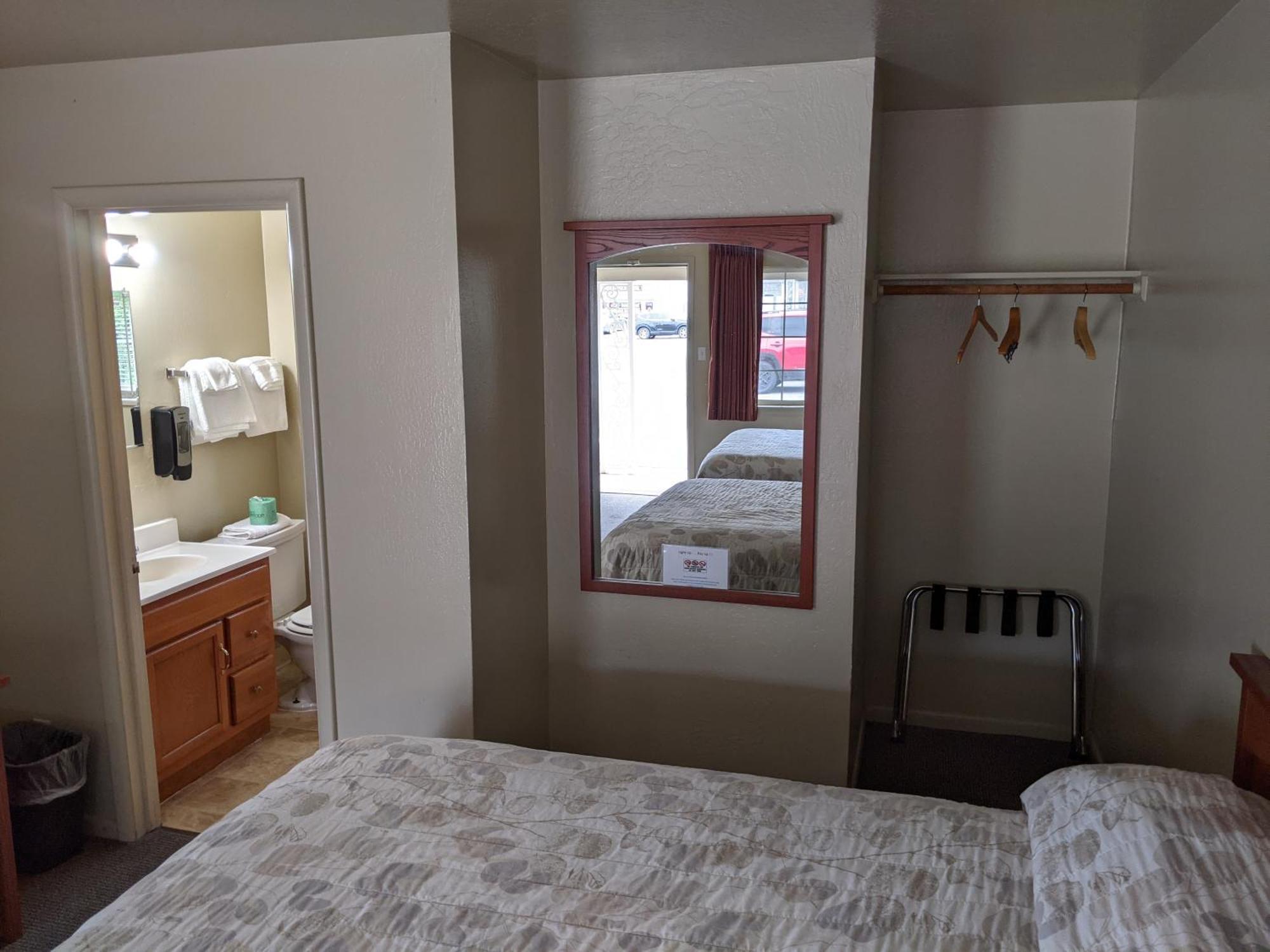 Hi-Lo Motel, Cafe And Rv Park Weed Exterior foto